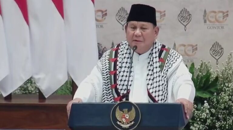 Prabowo Serukan “Free Palestine” di Hadapan Dubes Palestina Saat 100 Tahun Pondok Gontor